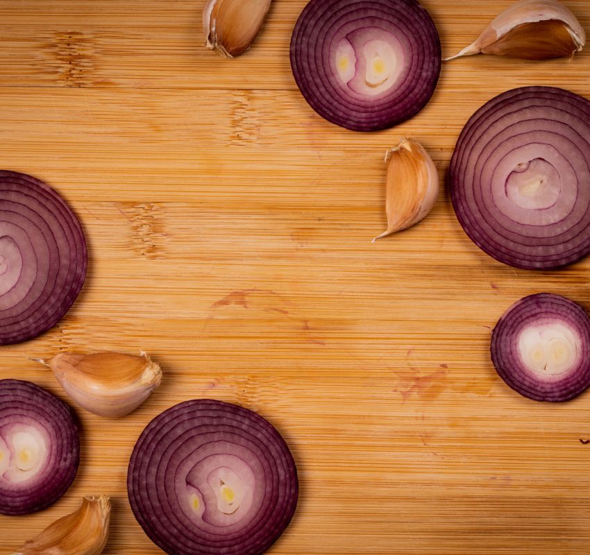 red-onion-rolls-garlics